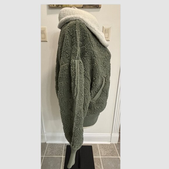 FREE PEOPLE GREEN Crystal Kelp Cozy Up Faux Fur Cardi FLEECE JACKET SIZE LARGE - Picture 5 of 15